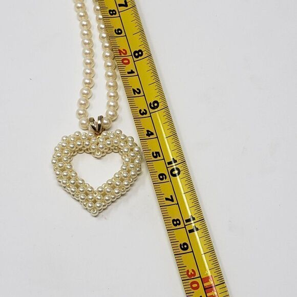 Vintage Signed Avon Faux Pearl Strand 3D Puffy Heart Pendant Princess Necklace - Picture 5 of 11